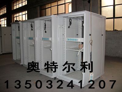 多臺聯(lián)機機柜